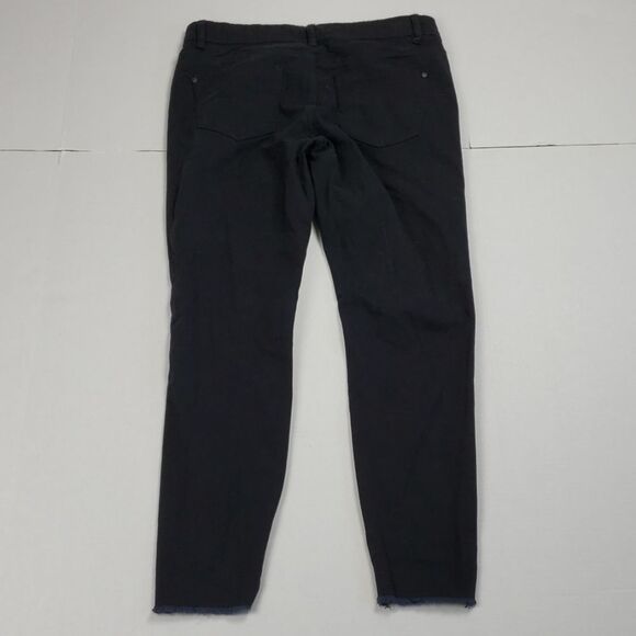 Simply styled raw edge slit knee skinny jean - Picture 4 of 8